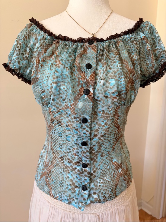 Vintage Tops - Vintage Peasant Snake Print Top in Turquoise